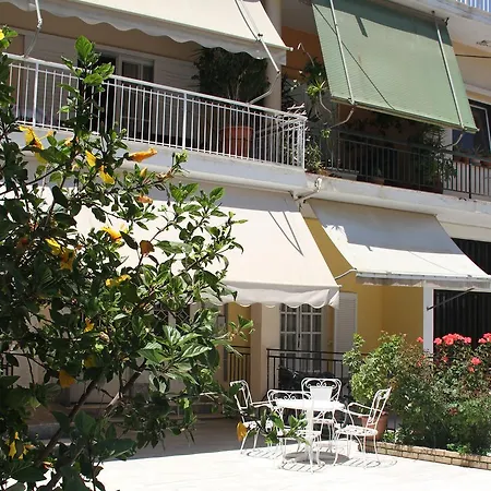 Family House Appartamento Kalamata